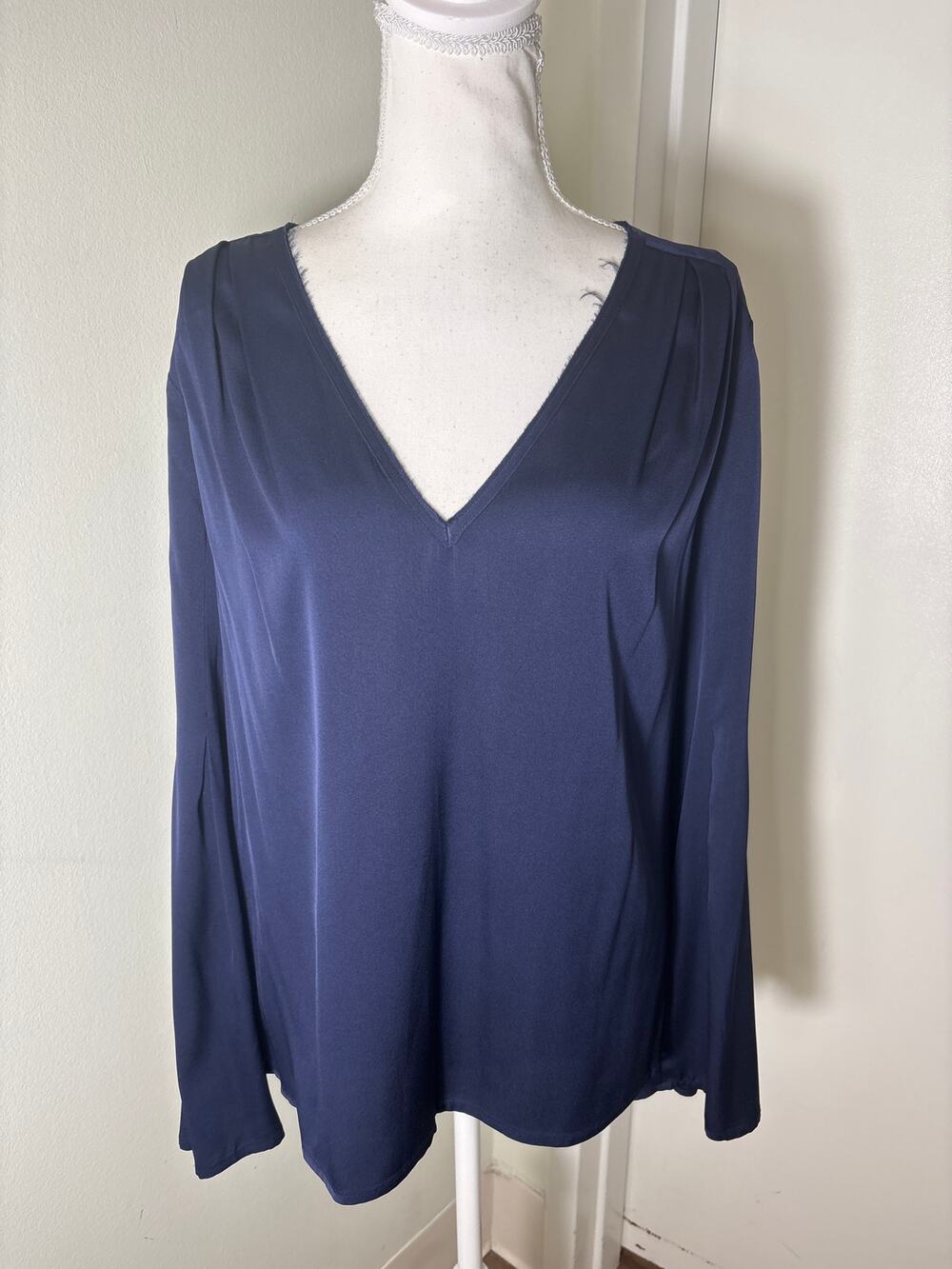 Trina Turk Navy V Neck Flowy Blouse Sz L